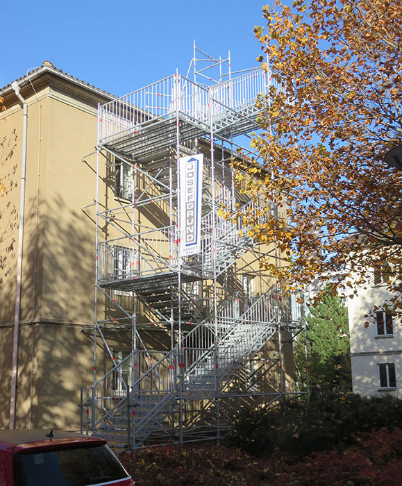 Erstellung einer Fluchttreppe an der Universität Erfurt, Mitarbeitergebäude 2