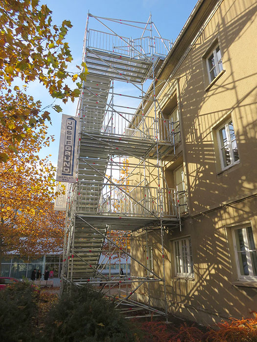 Erstellung einer Fluchttreppe an der Universität Erfurt, Mitarbeitergebäude 2